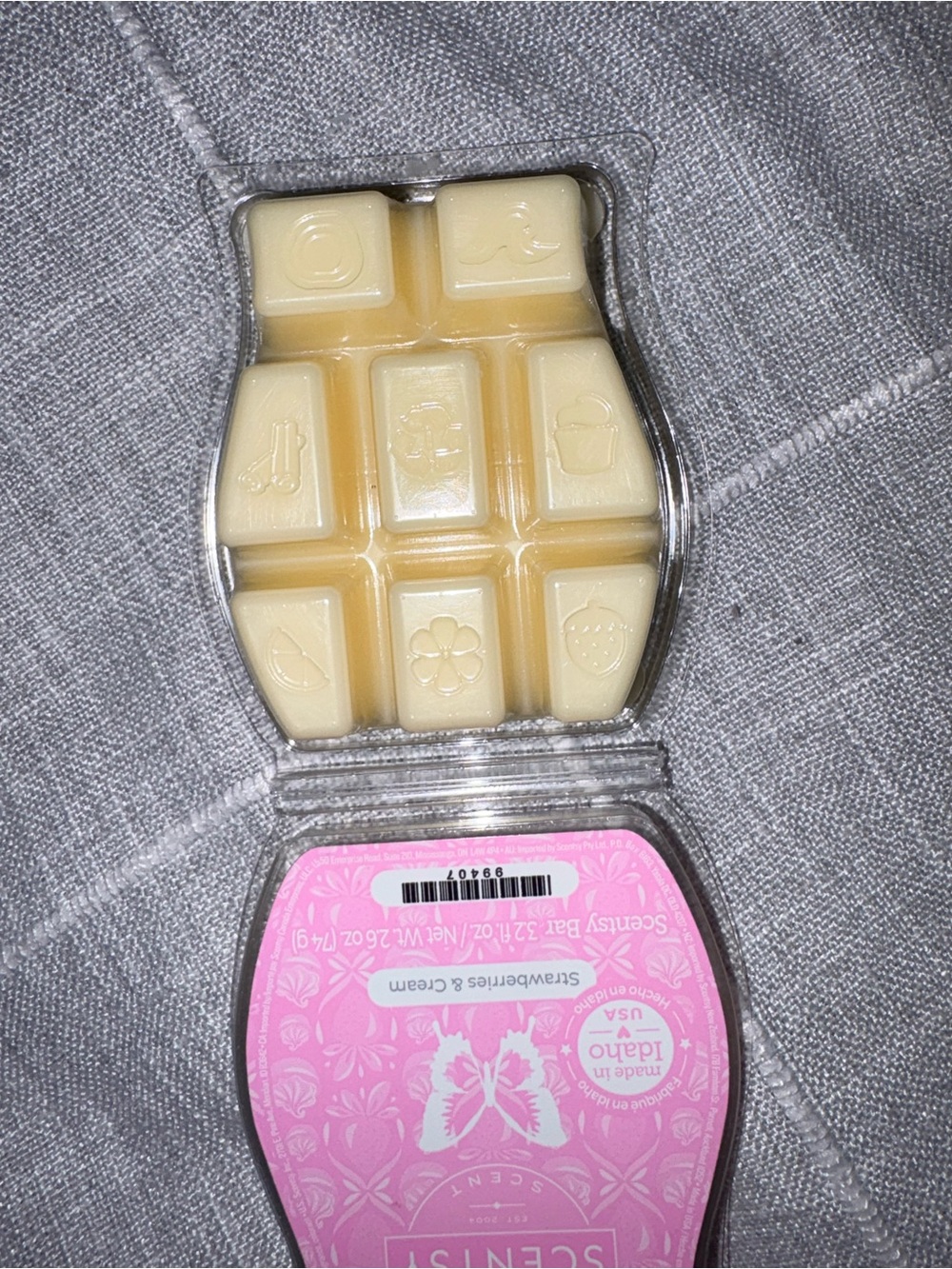 Scentsy Strawberries & Cream Scentsy Bar Wax Melt Pink & Cream - Picture 4 of 4